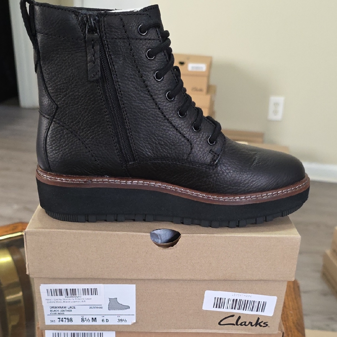Clarks Oriannaw Lace Oxford Boot Black Leather Lace-Up Boots